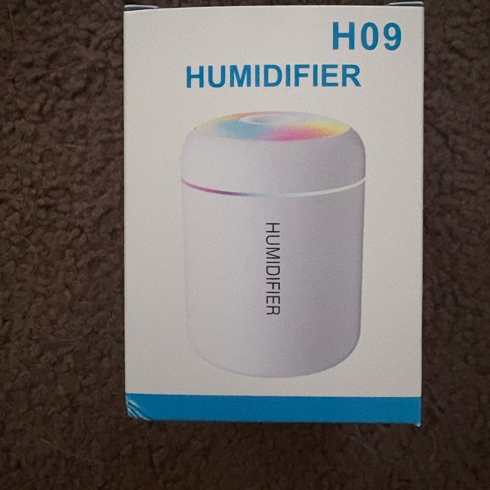 White H09 Humidifier with Colorful LED Light